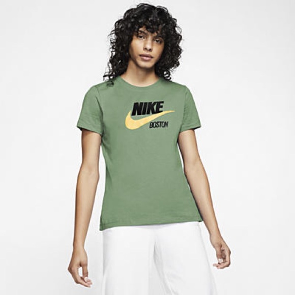 NWT SPORTSWEAR WOMEN'S NYC T-SHIRT IN SPIRAL SAGE